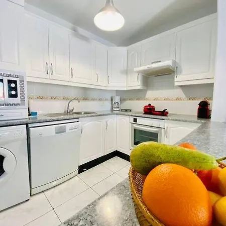 Comfy With Large Terrace Five Minutes From Ocean דירה לוס כריסטיאנוס