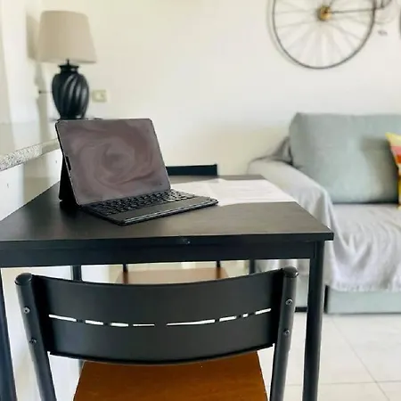 דירה Comfy With Large Terrace Five Minutes From Ocean לוס כריסטיאנוס